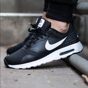 Nike Men’s Air Max Tavas